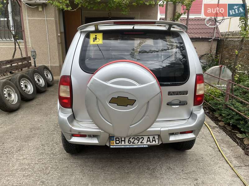 Позашляховик / Кросовер Chevrolet Niva 2004 в Одесі
