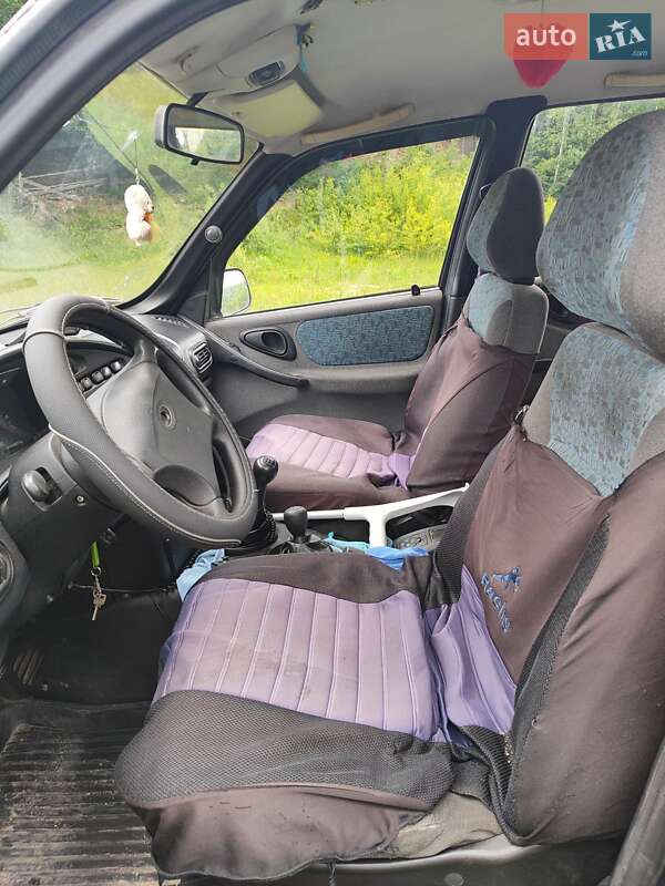 Позашляховик / Кросовер Chevrolet Niva 2004 в Косові