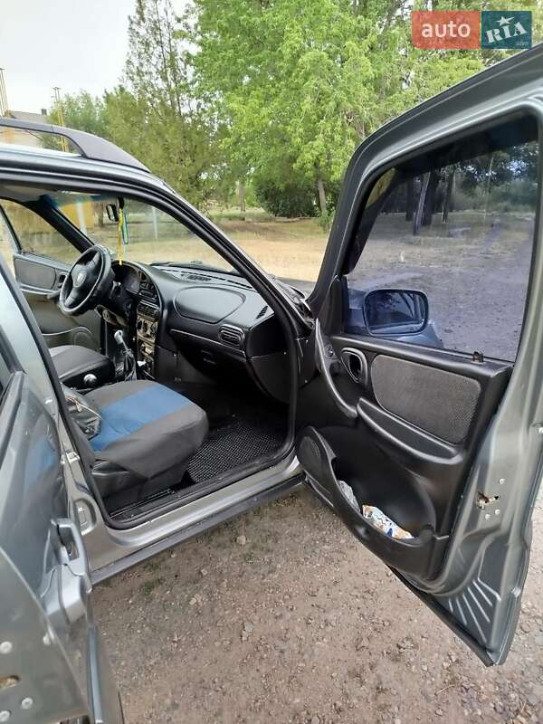 Внедорожник / Кроссовер Chevrolet Niva 2011 в Кривом Роге