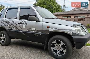Внедорожник / Кроссовер Chevrolet Niva 2004 в Харькове