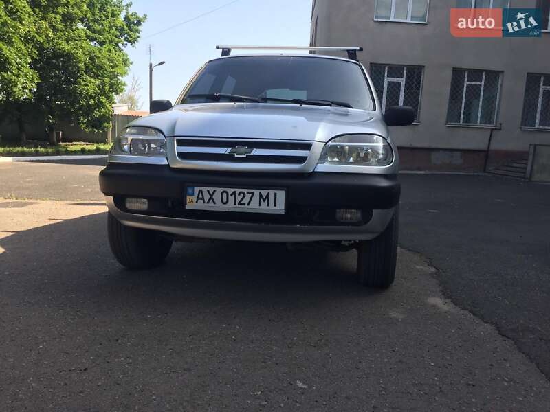 Позашляховик / Кросовер Chevrolet Niva 2005 в 