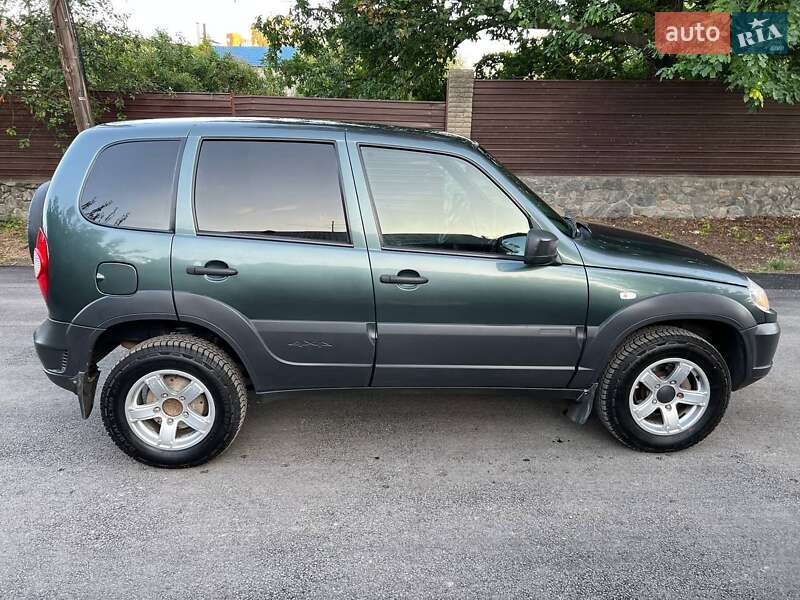 Позашляховик / Кросовер Chevrolet Niva 2019 в Дніпрі