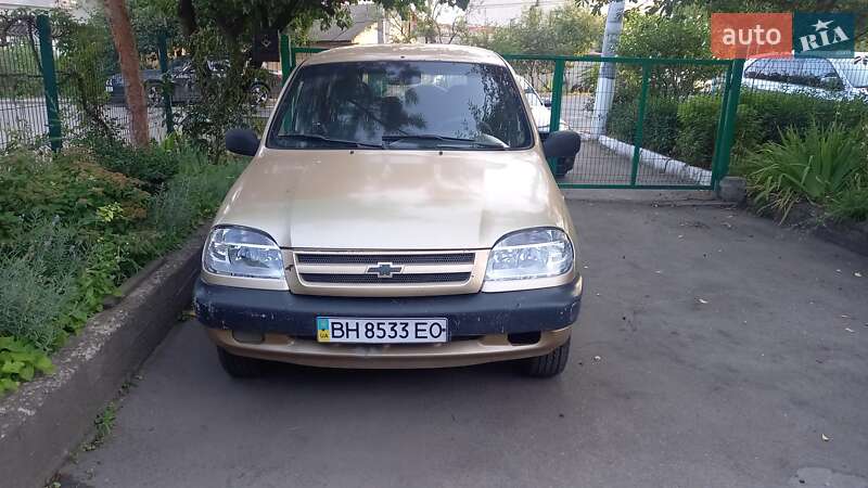 Chevrolet Niva 2004