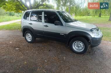 Внедорожник / Кроссовер Chevrolet Niva 2011 в Путивле