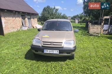 Внедорожник / Кроссовер Chevrolet Niva 2004 в Дубно