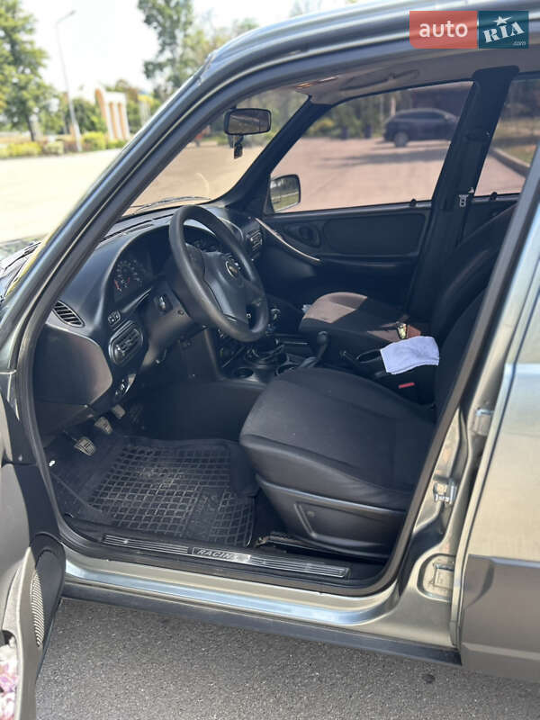 Позашляховик / Кросовер Chevrolet Niva 2015 в Краматорську