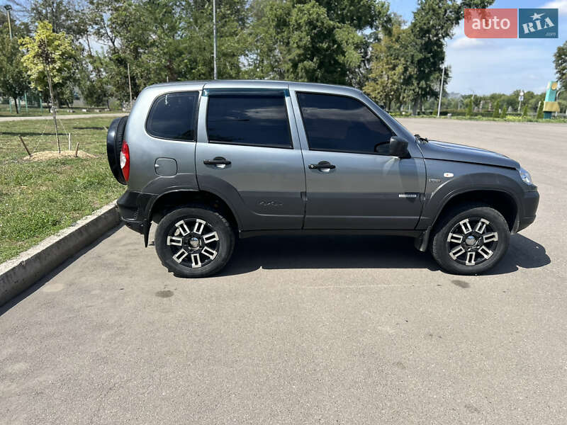 Позашляховик / Кросовер Chevrolet Niva 2015 в Краматорську