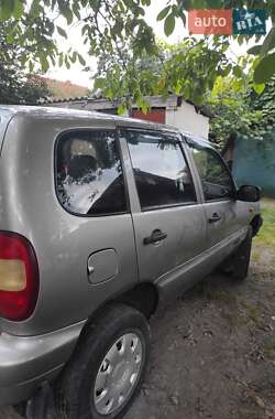 Внедорожник / Кроссовер Chevrolet Niva 2007 в 
