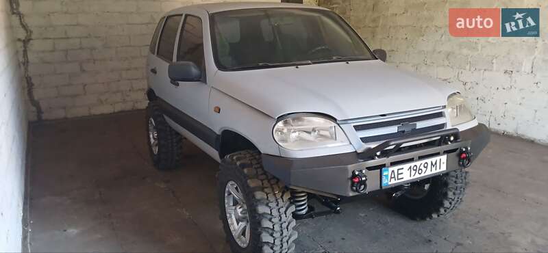 Позашляховик / Кросовер Chevrolet Niva 2004 в Магдалинівці