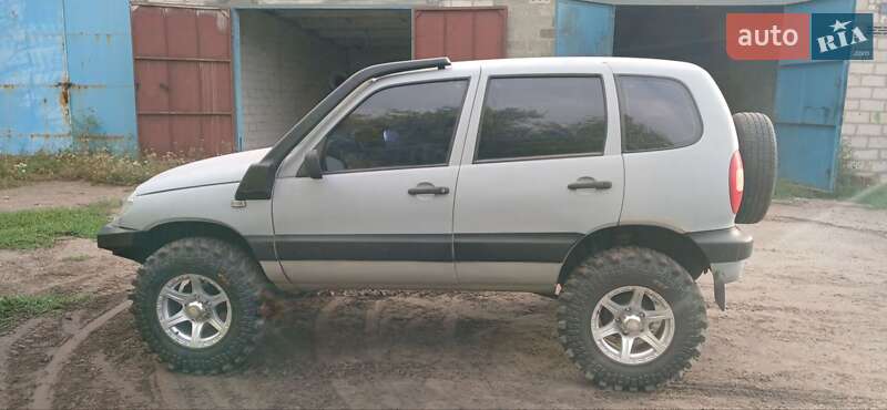 Позашляховик / Кросовер Chevrolet Niva 2004 в Магдалинівці