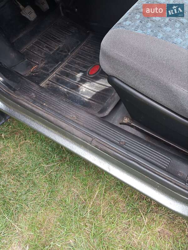 Внедорожник / Кроссовер Chevrolet Niva 2004 в Переяславе