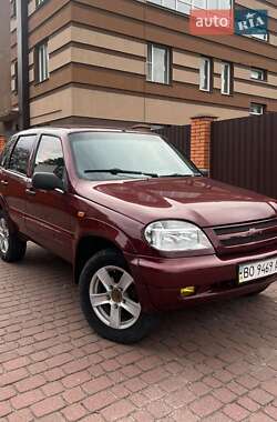 Внедорожник / Кроссовер Chevrolet Niva 2004 в Хмельницком