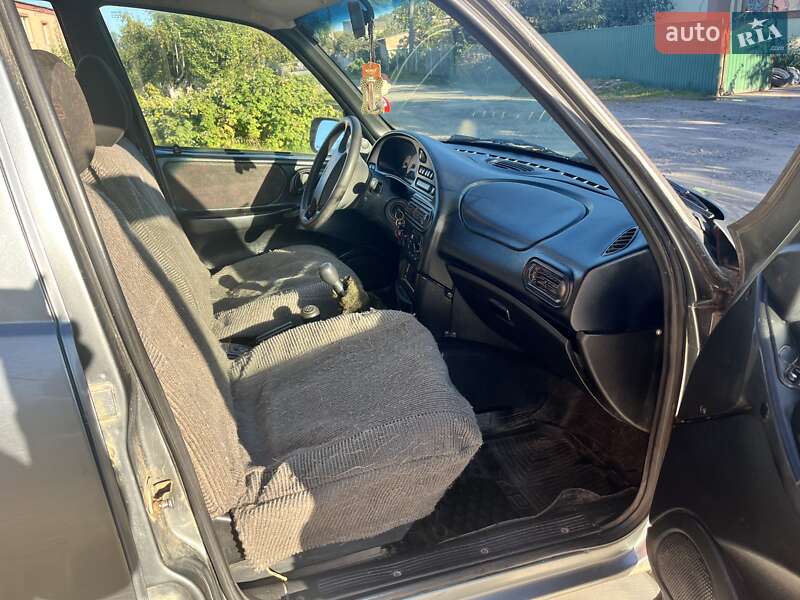 Позашляховик / Кросовер Chevrolet Niva 2006 в Хмельницькому