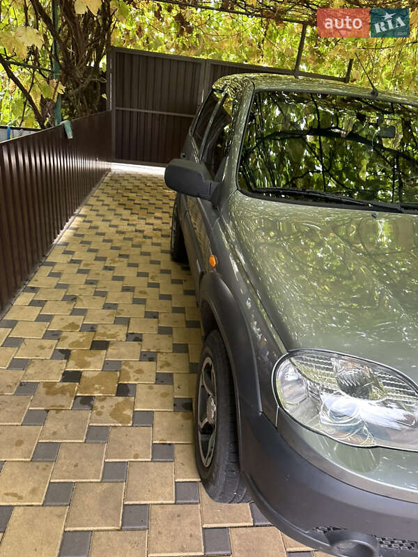 Позашляховик / Кросовер Chevrolet Niva 2010 в Запоріжжі