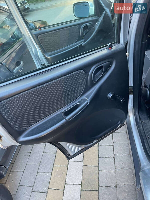 Позашляховик / Кросовер Chevrolet Niva 2011 в Львові