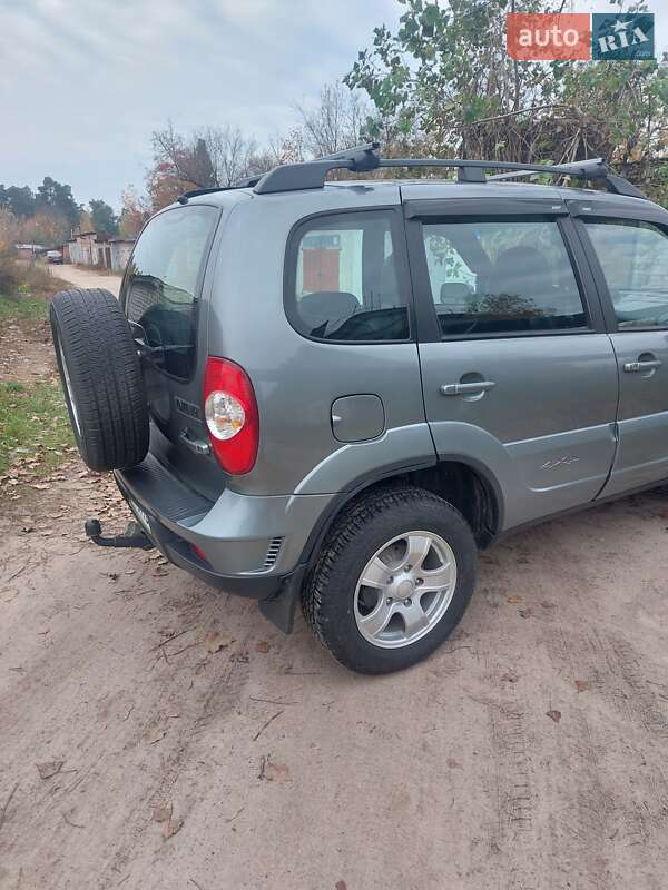 Позашляховик / Кросовер Chevrolet Niva 2011 в Шостці