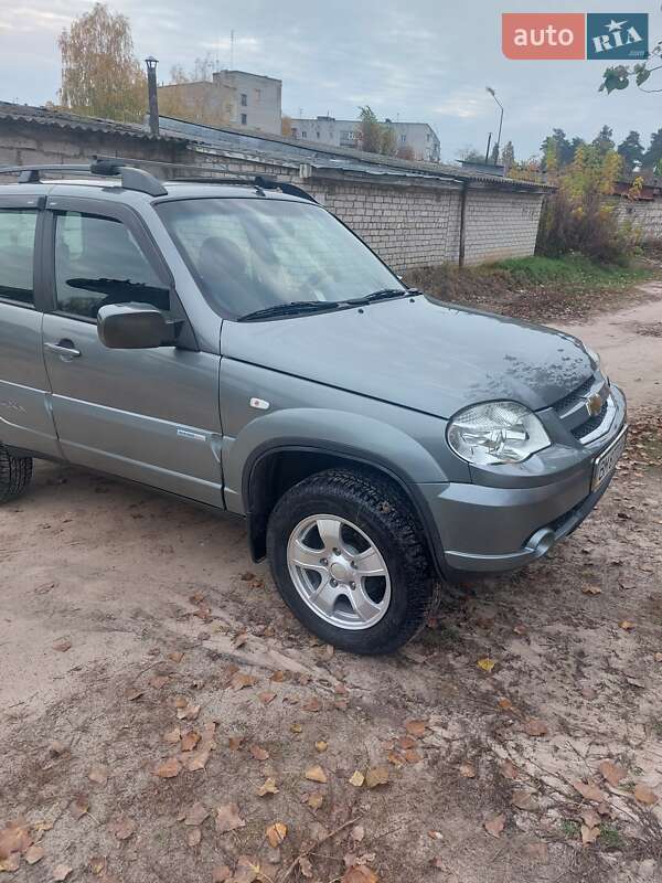 Позашляховик / Кросовер Chevrolet Niva 2011 в Шостці