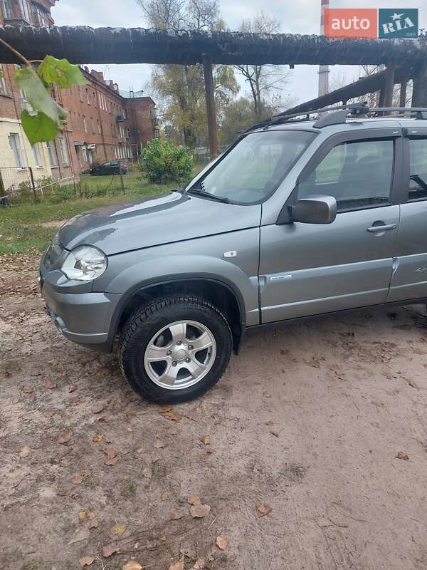 Позашляховик / Кросовер Chevrolet Niva 2011 в Шостці