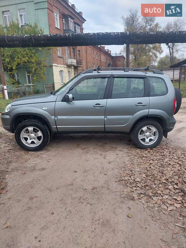 Позашляховик / Кросовер Chevrolet Niva 2011 в Шостці