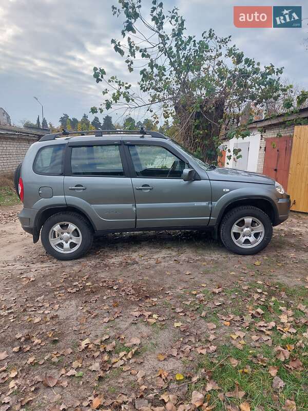 Позашляховик / Кросовер Chevrolet Niva 2011 в Шостці