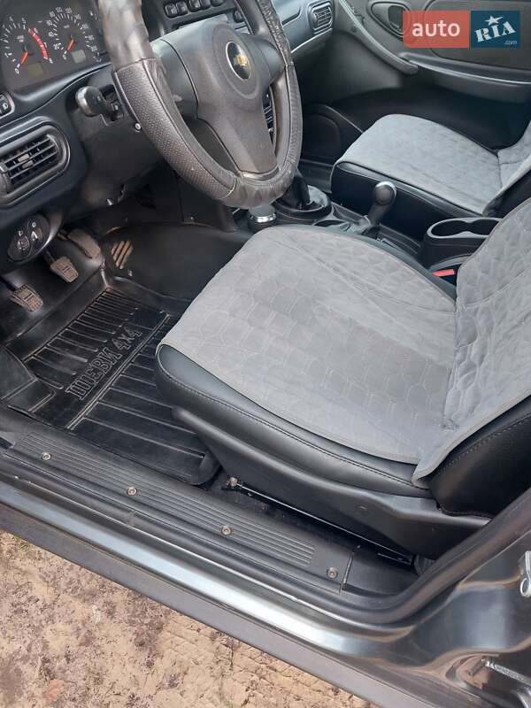 Позашляховик / Кросовер Chevrolet Niva 2011 в Шостці