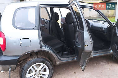 Позашляховик / Кросовер Chevrolet Niva 2006 в  фото 11 Позашляховик / Кросовер Chevrolet Niva 2006 в