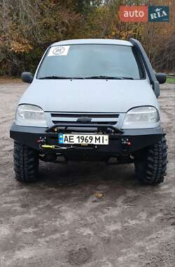 Внедорожник / Кроссовер Chevrolet Niva 2004 в Магдалиновке