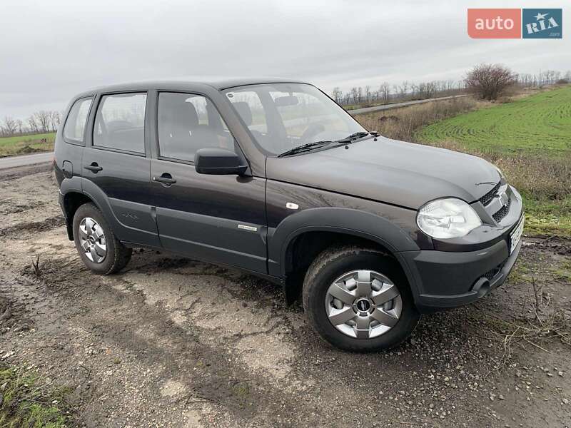 Внедорожник / Кроссовер Chevrolet Niva 2015 в Харькове