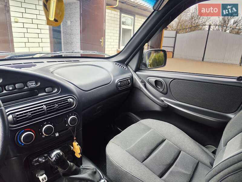 Внедорожник / Кроссовер Chevrolet Niva 2015 в Золотоноше