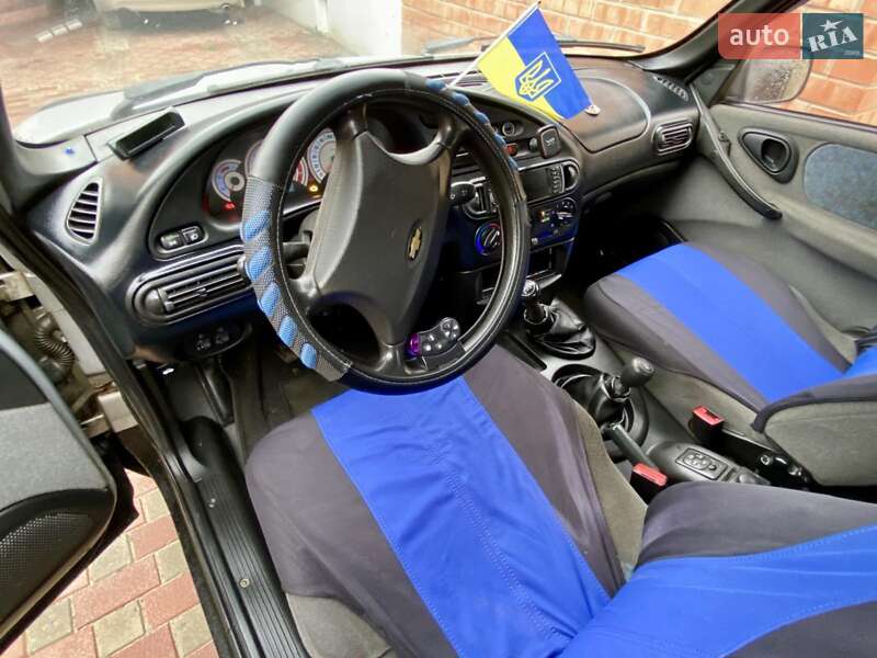 Внедорожник / Кроссовер Chevrolet Niva 2005 в Харькове