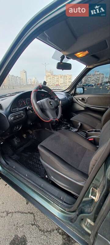 Внедорожник / Кроссовер Chevrolet Niva 2015 в Киеве