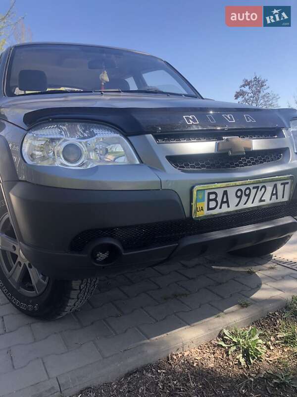 Внедорожник / Кроссовер Chevrolet Niva 2011 в Голованевске