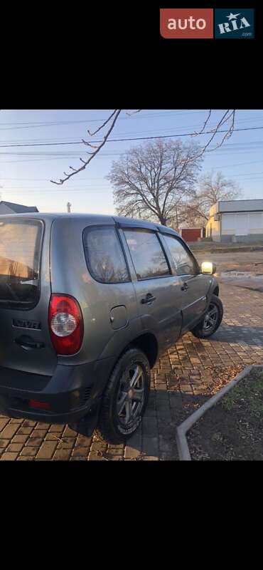 Внедорожник / Кроссовер Chevrolet Niva 2011 в Голованевске