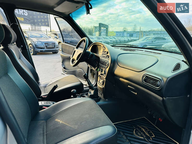 Внедорожник / Кроссовер Chevrolet Niva 2008 в Харькове