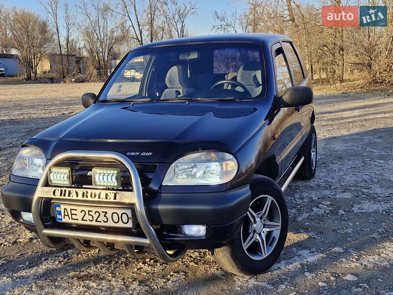 Внедорожник / Кроссовер Chevrolet Niva 2005 в Кривом Роге