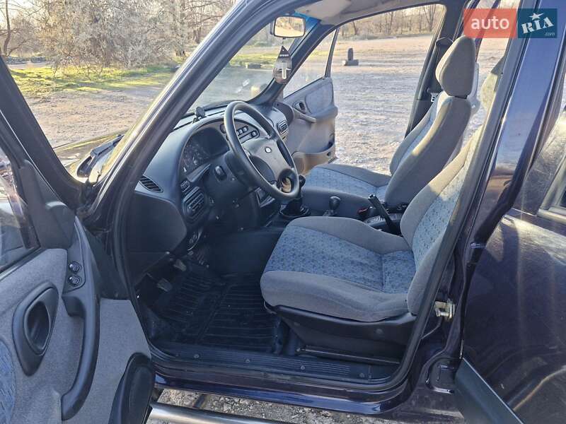 Внедорожник / Кроссовер Chevrolet Niva 2005 в Кривом Роге