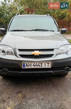 Позашляховик / Кросовер Chevrolet Niva 2016 в Краматорську
