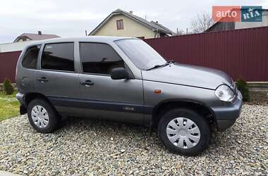 Внедорожник / Кроссовер Chevrolet Niva 2006 в Угорниках
