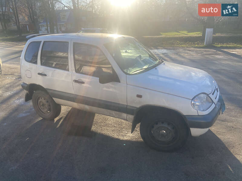 Chevrolet Niva 2004