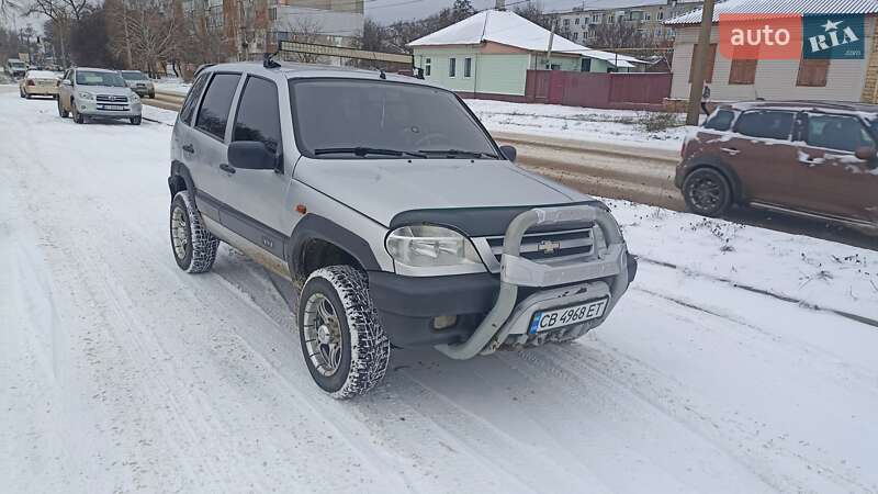 Chevrolet Niva 2004