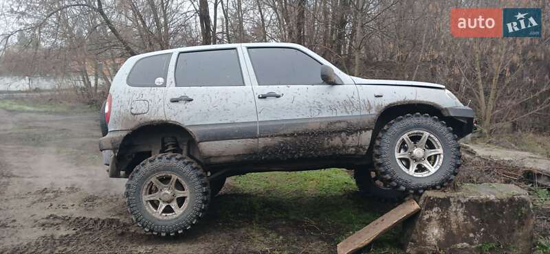 Позашляховик / Кросовер Chevrolet Niva 2004 в Магдалинівці