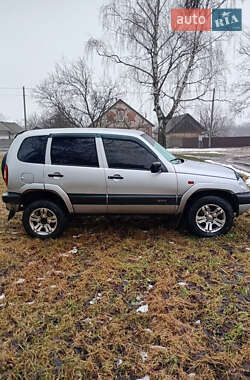 Внедорожник / Кроссовер Chevrolet Niva 2006 в Гадяче