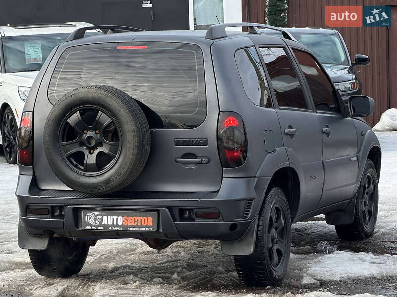 Внедорожник / Кроссовер Chevrolet Niva 2010 в Харькове