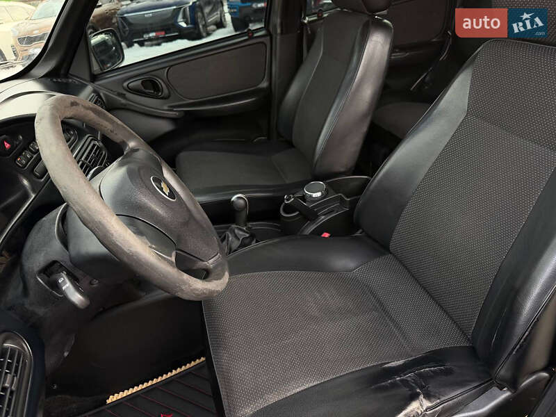 Внедорожник / Кроссовер Chevrolet Niva 2010 в Харькове