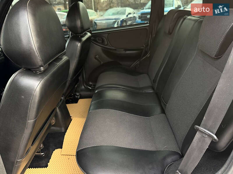 Внедорожник / Кроссовер Chevrolet Niva 2010 в Харькове