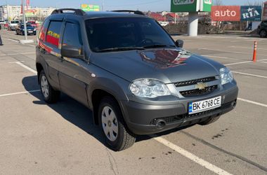 Внедорожник / Кроссовер Chevrolet Niva 2018 в Ровно