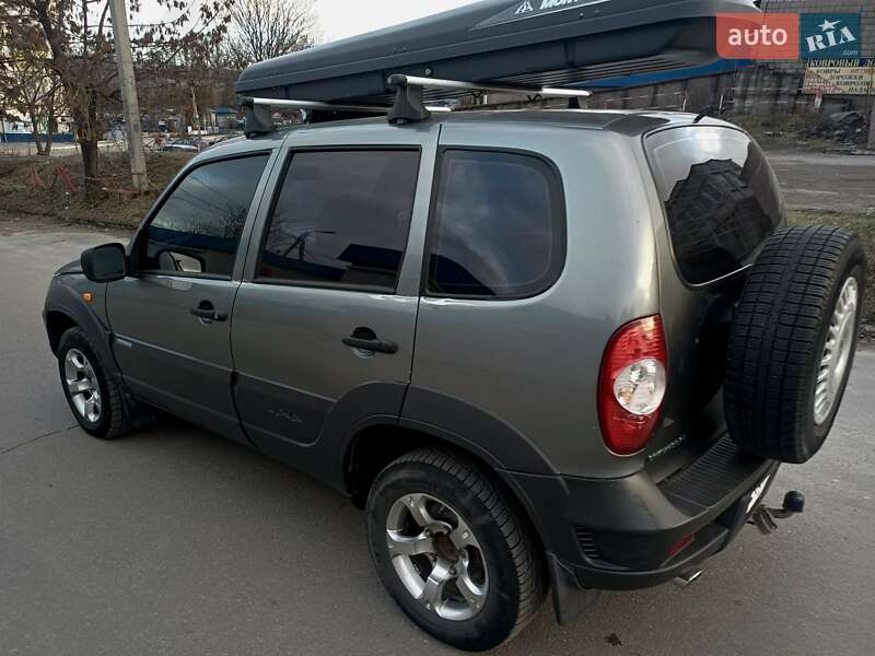 Внедорожник / Кроссовер Chevrolet Niva 2010 в Каменском