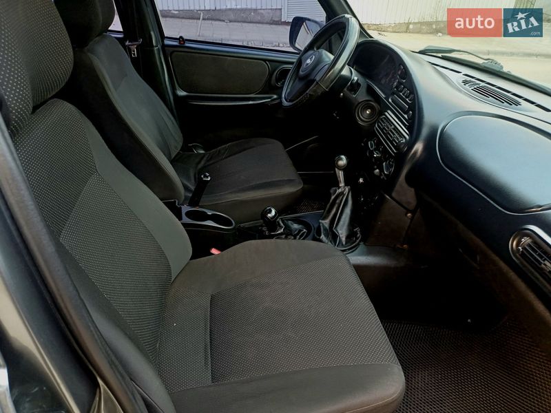 Внедорожник / Кроссовер Chevrolet Niva 2010 в Каменском