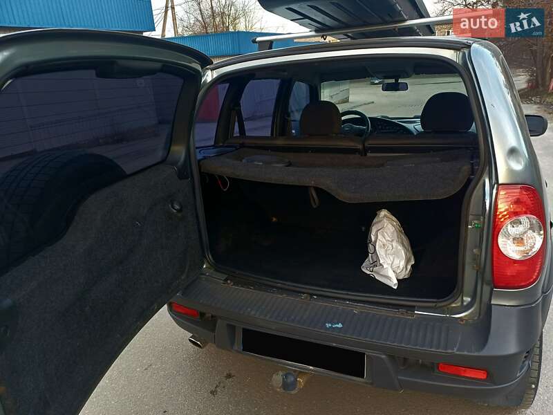 Внедорожник / Кроссовер Chevrolet Niva 2010 в Каменском