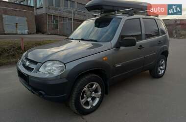 Позашляховик / Кросовер Chevrolet Niva 2010 в Кам'янському